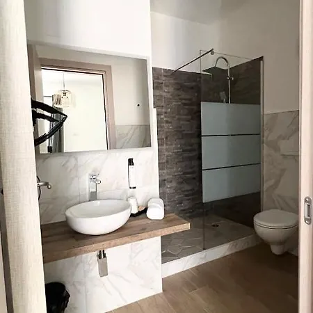 Airam Room's Капурсо